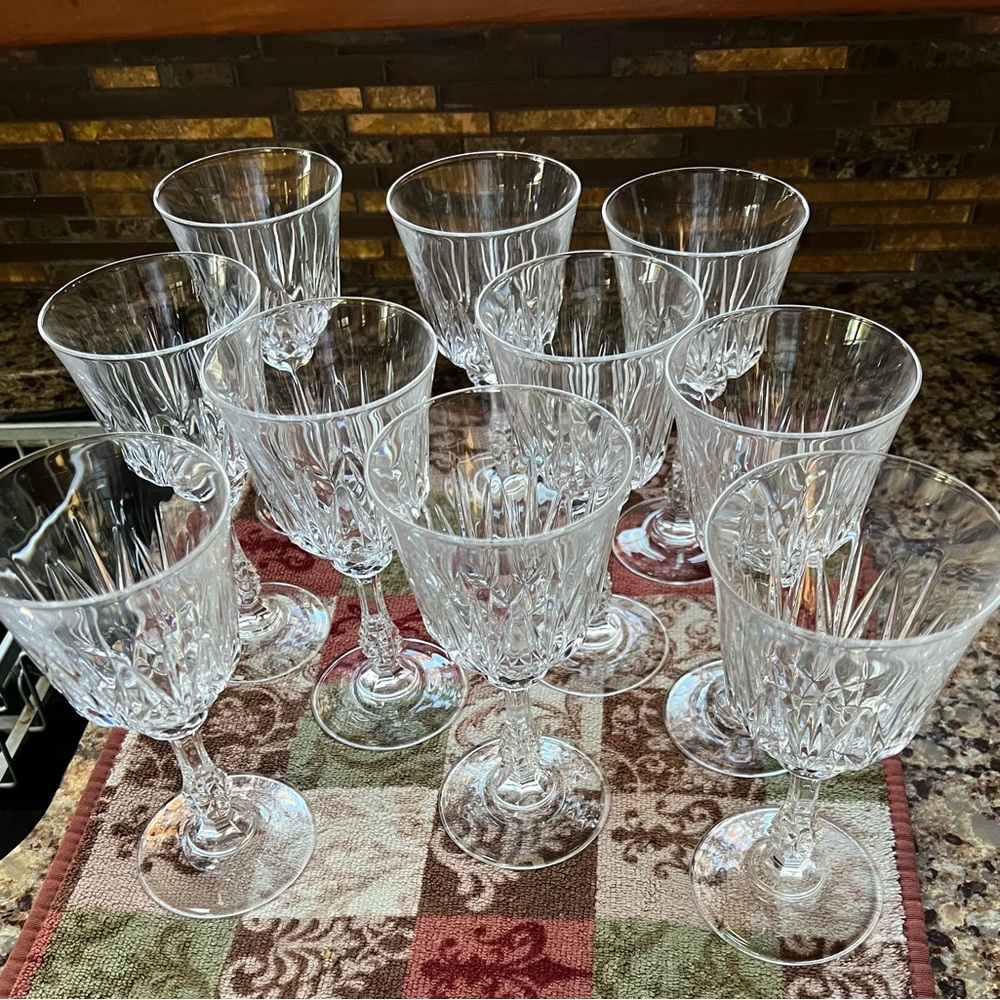 Set of 6 water glasses.